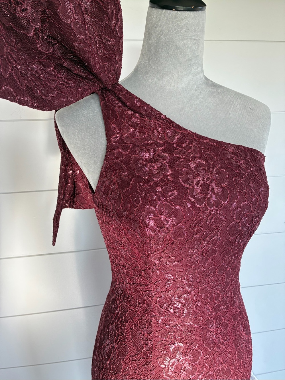 DRESS THE POPULATION LACE
Tiffany ONE SHOULDER BOW
Sheath MIDI DRESS S NWT - Picture 10 of 12
